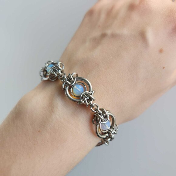 Vintage medieval inspired fairy whimsical opalite and silver bracelet - Picture 5 of 11